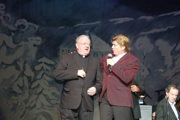 Bishop Singing with Andy Cooney Magic of Christmas 2015