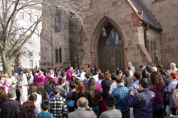 Bishop opens Holy Door at Cathedral2