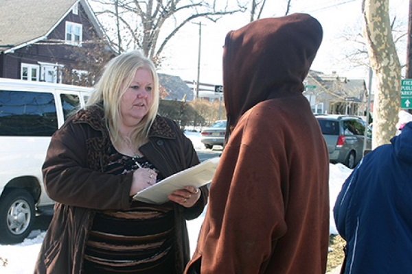 WorkerHomelessMan-WEB-