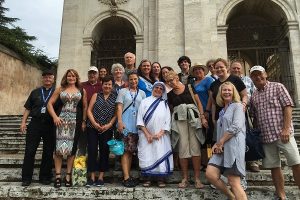 msgr-mannion-and-group-at-mt-canonization-web